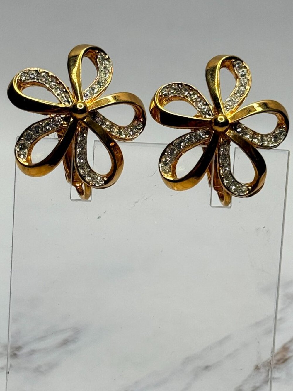 Vintage Open Pedal Flower Daisy Clear Rhinestone Gold Tone Clip On Earrings 1"